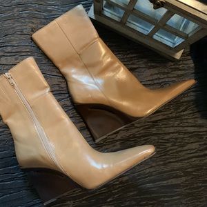 Beautiful pair of taupe short wedge boots